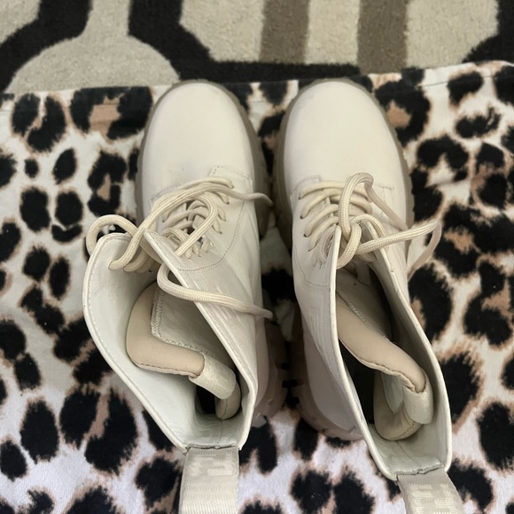 Worn 2x Fendi combat boots. Size 38 - Picture 5 of 6
